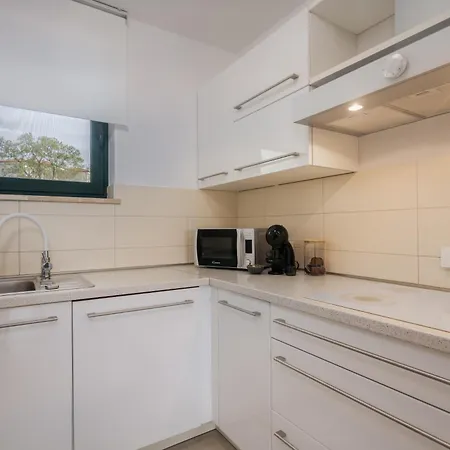 Navis With Private Parking Close To The Sea Apartment