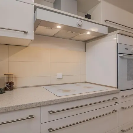 Apartment Navis With Private Parking Close To The Sea Malinska