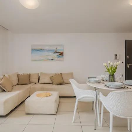Apartment Navis With Private Parking Close To The Sea Malinska