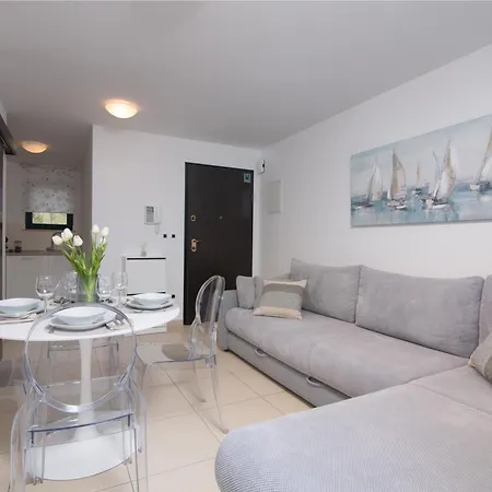 Navis With Private Parking Close To The Sea Apartment Malinska
