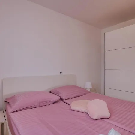 Apartment Navis With Private Parking Close To The Sea Malinska