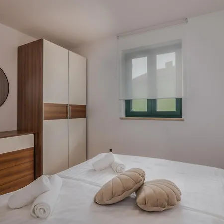 Apartment Navis With Private Parking Close To The Sea Malinska