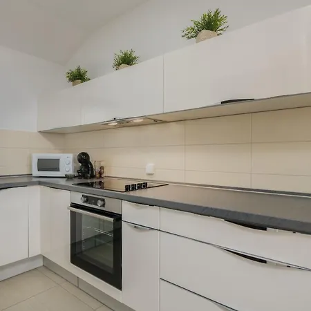 Navis With Private Parking Close To The Sea Apartment Malinska